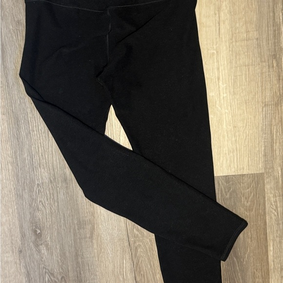 Vuori Womens’ Black Leggings - Picture 8 of 8